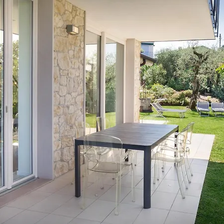 Lisi With Pool Villa *