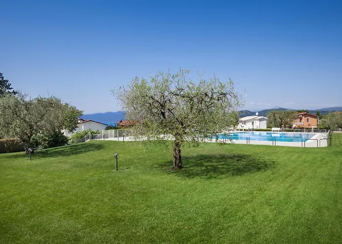 Lisi With Pool ברדולינו