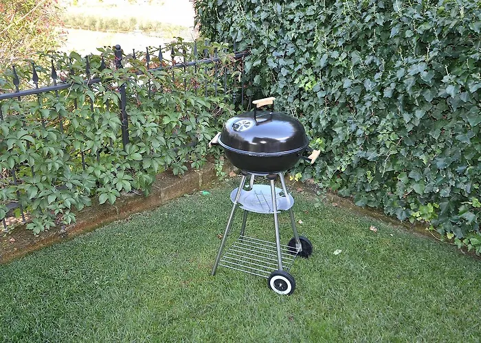 Lisi With Pool ברדולינו