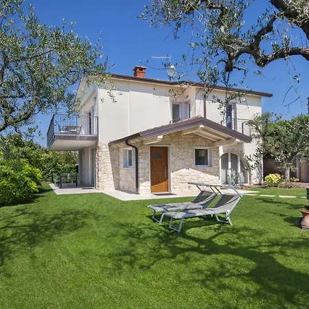 Santa Cristina Villa *
